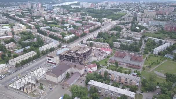 Vista do centro comercial após o incêndio. Kemerovo, Rússia. 4K — Vídeo de Stock