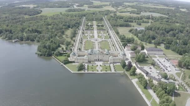 Sztokholm, Szwecja. Drottningholm. Drottningholms Slott. Dobrze zachowana rezydencja królewska z chińskim pawilonem, teatrem i ogrodem. 4K — Wideo stockowe