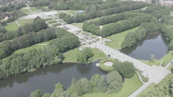 Oslo, Norvegia. Parcul Public Frogner cu bulevard de sculpturi sub numele general - Vigeland Sculpture Park - Vigelandsparken. 4K — Videoclip de stoc