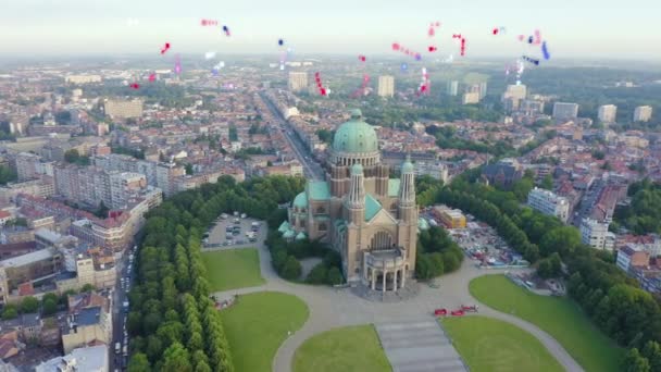 Брюссель, Бельгія. Національна базиліка Святого Серця. Рано вранці. 4K — стокове відео