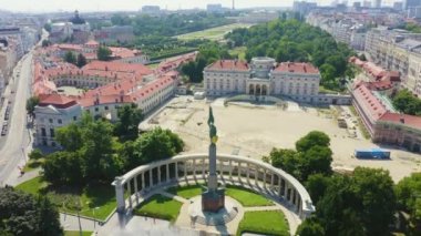 Dolly zoom. Viyana Avusturya Sovyet Askerleri Anıtı EN: KIRMIZLARIN ÖZGÜRLÜĞÜ ŞAMPİLERİ, GERÇEK-Faşist işgalcilerle AB Halkının Özgürlüğü ve Cezasızlığı İçin Çatışmalarda ÖLDÜ