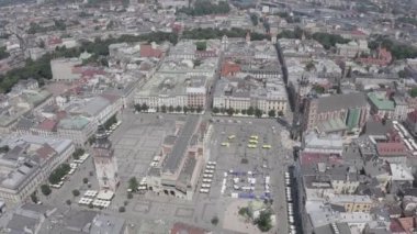 Krakow, Polonya. Ana Meydan. 13. yüzyılın büyük şehir meydanı. Tarihi merkezin manzarası. 4K