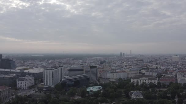 Viena, Austria. Vuelo sobre la ciudad de Viena. City Park. 4K — Vídeos de Stock