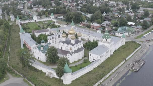 Russie, Kostroma. Sainte Trinité Monastère Ipatievsky à Kostroma. 4K — Video