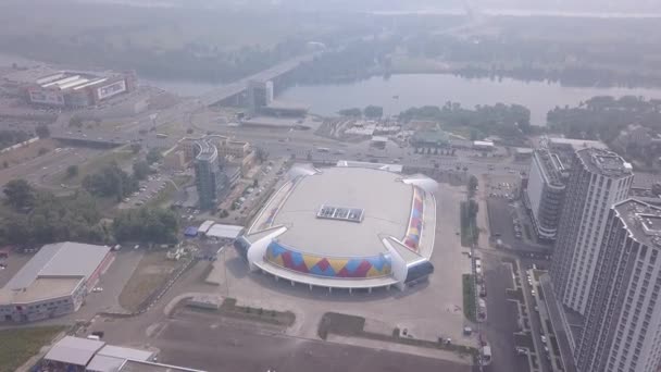 Spor tesisi. Buz Arena Kristali (Kristal Buz Arenası). Rusya, Krasnoyarsk. 4K — Stok video
