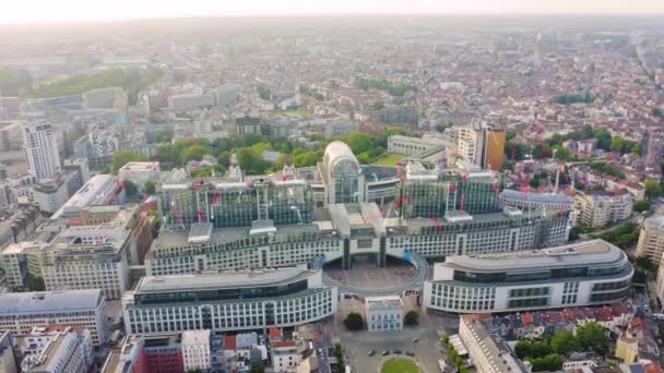 ベルギーのブリュッセル。欧州議会の建物の複合体。国家機関だ。4K — ストック動画