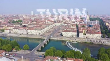 Torino, İtalya. Şehrin üzerinde uçuş. Vittorio Veneto Meydanı, Katolik Kilisesi Gran Madre Di Dio. 4K