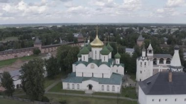 Suzdal, Rusya. Uçuş. Aziz Euthymius 'un Kurtarıcı Manastırı. Spaso-Evfimiev Manastırı 'ndaki Tanrı' nın Dönüşümü Katedrali. 4K