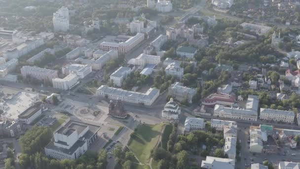 Rusya, Vladimir. Şehir merkezi havadan izleniyor. Altın Kapı (Vladimir). 4K — Stok video