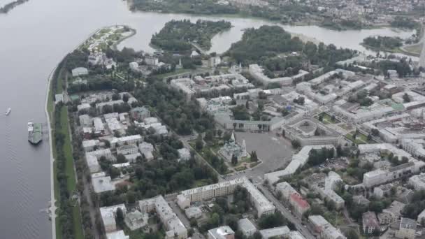 Rusko, Jaroslavl. Let nad městem, panoramatický výhled na centrum Jaroslavl. 4K — Stock video