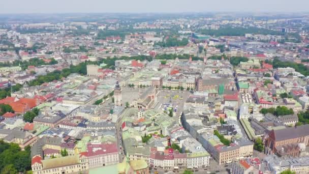 Zoom Dolly. Cracovia, Polonia. Piazza principale. Grande piazza della città del XIII secolo. Veduta del centro storico — Video Stock