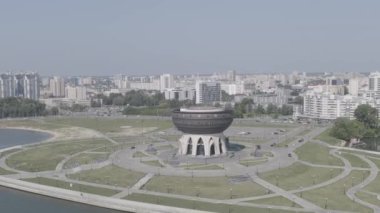 Kazan, Rusya. Kazan Aile Merkezi 'nin (Düğün Sarayı) hava görüntüsü. 4K