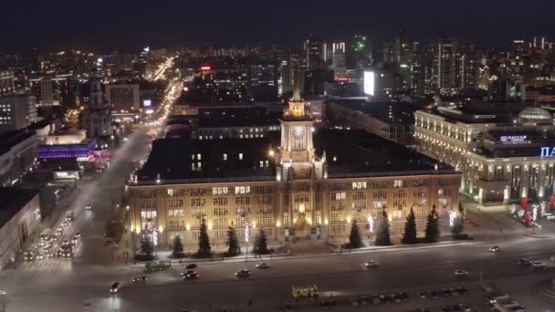 Yekaterinburg ロシア 2020年3月23日 市役所 中央広場だ 早春の夜の街 ビデオだ Ultrahd — ストック動画