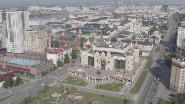 Kazan, Rusko. Ekiyat Loutkové divadlo. Letecký pohled. 4K — Stock video