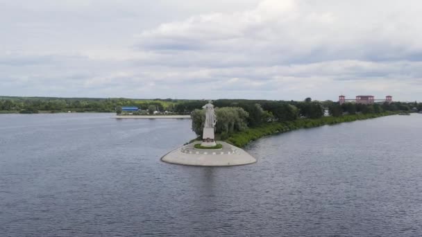 Rybinsk, Russia. Statue of Mother Volga. The system locks Rybinsk reservoir. 4K — Stock Video