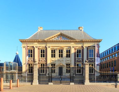 Hollanda, Lahey - 1 Temmuz 2019: Kraliyet Moritshuis Galerisi (tam anlamıyla Moritz Evi) - sanat galerisi