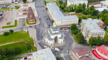Rusya, Vladimir - 11 Ağustos 2020: şehir üzerinde uçuş. Şehrin en önemli gösterilerinden biri Altın Kapı, Havadan Bakış  
