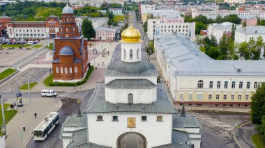 Rusya, Vladimir - 11 Ağustos 2020: şehir üzerinde uçuş. Şehrin en önemli gösterilerinden biri Altın Kapı, Havadan Bakış  