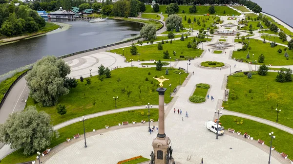 Rusia Yaroslavl Agosto 2020 Strelka Spit Monumento 1000 Aniversario Yaroslavl —  Fotos de Stock