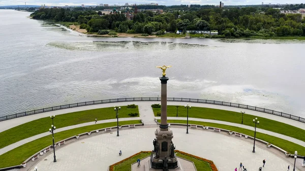 Rusia Yaroslavl Agosto 2020 Strelka Spit Monumento 1000 Aniversario Yaroslavl —  Fotos de Stock