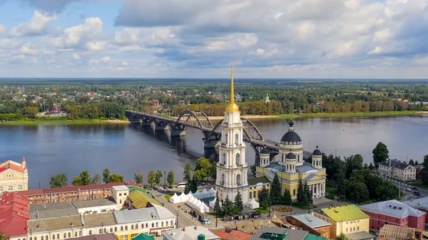 Rybinsk Russia August 2020 Rybinsk Bridge Spaso Transfiguration Cathedral Cathedral — Stock Photo, Image