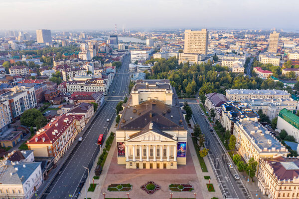 Казань, Россия - 6 августа 2020 года: Вид с воздуха Татарский академический государственный театр оперы и балета им. М. Джалила