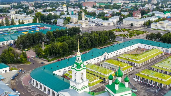 ロシアのホストロマだ コストマ市の歴史的中心部 赤の列 ライディの救世主教会 空中ビュー — ストック写真