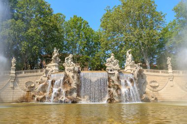 Torino, İtalya. 12 Ay Çeşmesi Valentino 'nun en önemli mimari eserlerinden biridir. Carlo Ceppi (1829 - 1921))