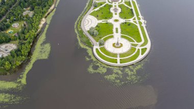 Yaroslavl, Rusya. Strelka (tükürük), Kotorosl Volga Nehri 'ne akar ve efsaneye göre Bilge Prens Yaroslav, Yaroslavl' ı kurar.  