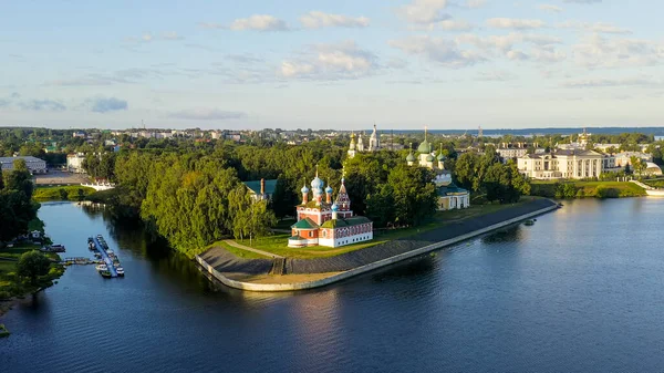 Uglich 俄罗斯 乌格里奇从空中出发 乌格里奇克里姆林宫是该市的主要景点 — 图库照片