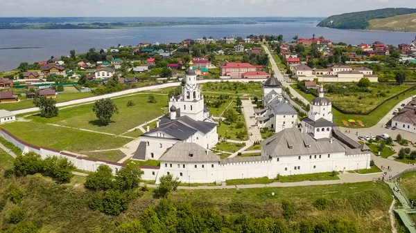 Sviyazhsk 俄罗斯Sviyazhsk镇主教座堂和修道院的空中景观 空中景观 — 图库照片