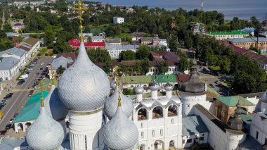 Rostov, Rusya. Rostov Kremlin. Kutsal Bakire Meryem 'in Varsayımı Katedrali. Büyük Rostov şehrinin ana ilgi odağı, Havadan Bakış  