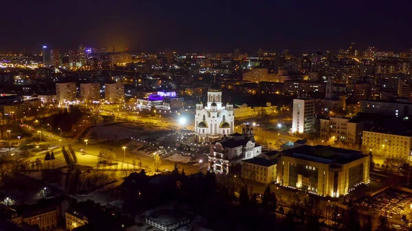 ロシアのエカテリンブルク 血の上の神殿 早春の夜の街 空中ビュー — ストック写真