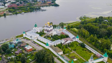 Rusya, Kostroma. Kostroma 'daki Kutsal Trinity Ipatievsky Manastırı, Hava Görüntüsü  