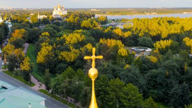 Yaroslavl, Rusya. Yaroslavl Spaso-Preobrazhensky Manastırı (Spaso-Yaroslavl Manastırı) antik bir erkek manastırı. Gün batımı, Hava Görünümü  