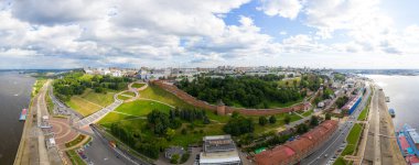 Nizhny Novgorod, Rusya. Kremlin 'in ve Chkalov merdivenlerinin havadan görüntüsü. Panorama 360