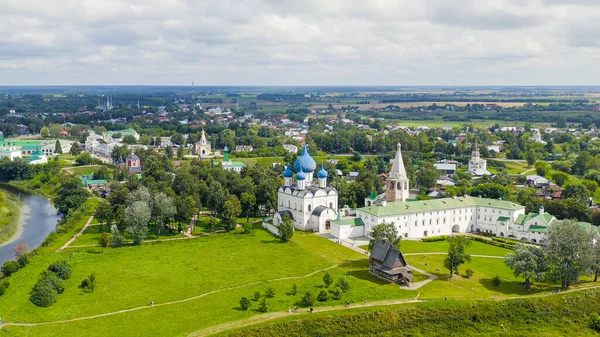 Suzdal Rosja Lot Katedra Narodzenia Teotokos Suzdalu Cerkiew Prawosławna Terenie — Zdjęcie stockowe