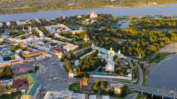 ロシアのヤロスラヴル ヤロスラヴル スパソ プレオブラジェンスキー修道院 ヤロスラヴル語 Yaroslavl Spaso Preobrazhensky Monastery ヤロスラヴルにある古代の男子修道院 — ストック写真