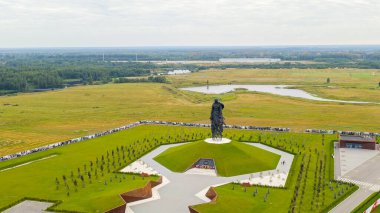 Rzhev, Rusya - 20 Ağustos 2020: Rzhev Anıtı, 1942-1943 yılları arasında Rzhev yakınlarındaki çatışmalarda hayatını kaybeden Sovyet askerlerinin anısına dikildi.  