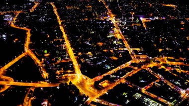 Yaroslavl, Rusya. Yaroslavl 'ın merkez bölgesinin havadan görüntüsü. Gece şehir ışıkları, Hava Manzarası  