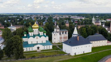 Suzdal, Rusya. Uçuş. Aziz Euthymius 'un Kurtarıcı Manastırı. Spaso-Evfimiev Manastırı 'ndaki Tanrı' nın Dönüşümü Katedrali. Çan kulesi, Hava Görünümü  