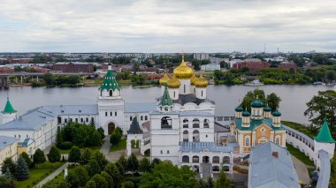 Rusya, Kostroma. Kostroma 'daki Kutsal Trinity Ipatievsky Manastırı, Hava Görüntüsü  