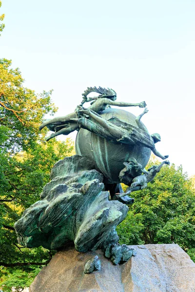 Берн Швейцария Всемирный Почтовый Союз Создатель Памятника Шарлю Рене Поль — стоковое фото