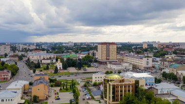 Ivanovo, Rusya - 12 Ağustos 2020: şehir merkezi üzerinde uçuş. İvanovo ve Devrim Meydanı Yönetimi, Havadan Bakış  