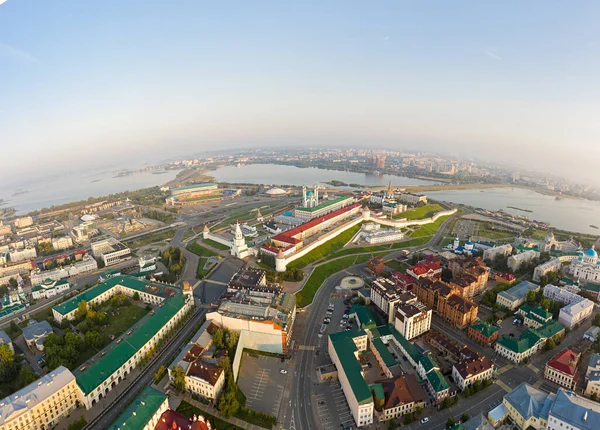 日出时喀山克里姆林宫的空中景观 — 图库照片