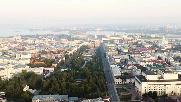 ロシア カザン 2020年8月6日 早朝のカザン市内中心部の空中ビュー シティパークブラックレイク クレムリン — ストック写真