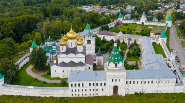 Rusya, Kostroma. Kostroma 'daki Kutsal Trinity Ipatievsky Manastırı, Hava Görüntüsü  