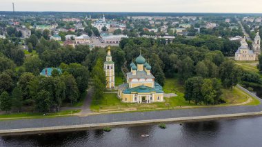 Uglich, Rusya. Havadan çirkin şehir, Uglich Kremlin, şehrin ana ilgi odağı, Havadan Görünüm  
