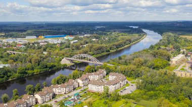 Dmitrov, Rusya. Moskova Kanalı 'ndaki köprü. Moskova nehrini Volga 'ya bağlayan kanal, Hava Görüntüsü  