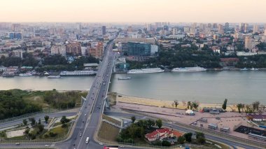 Rostov-on-Don, Rusya. Don nehri üzerindeki Temernitsky Köprüsü. Günbatımı Saati, Hava Görünümü  